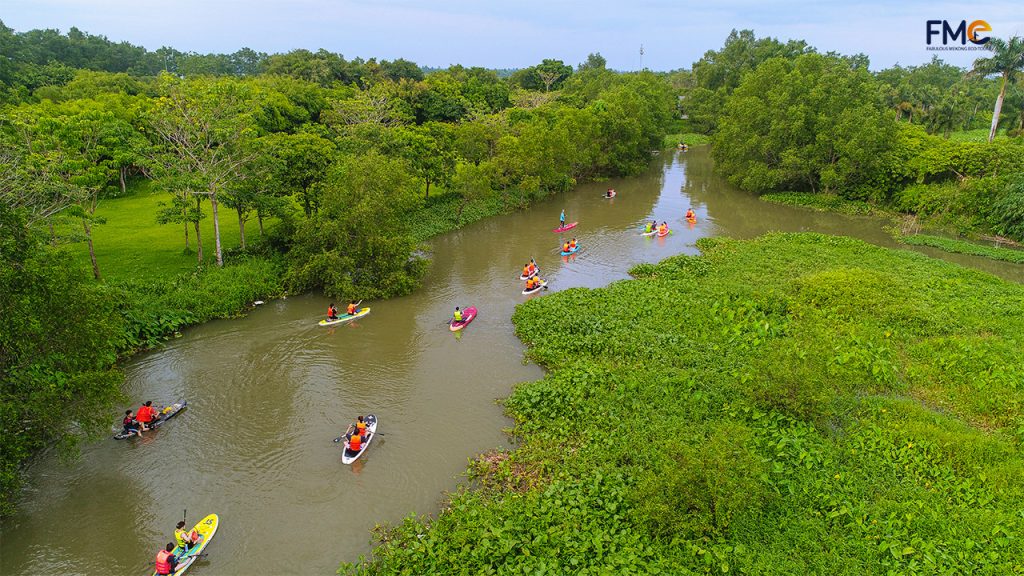 Discover small canal by sup