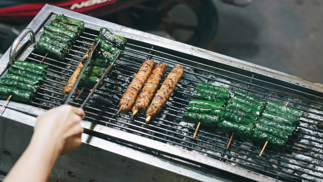 Grilling - Bo La Lot and pork BBQ - Nem Nuong