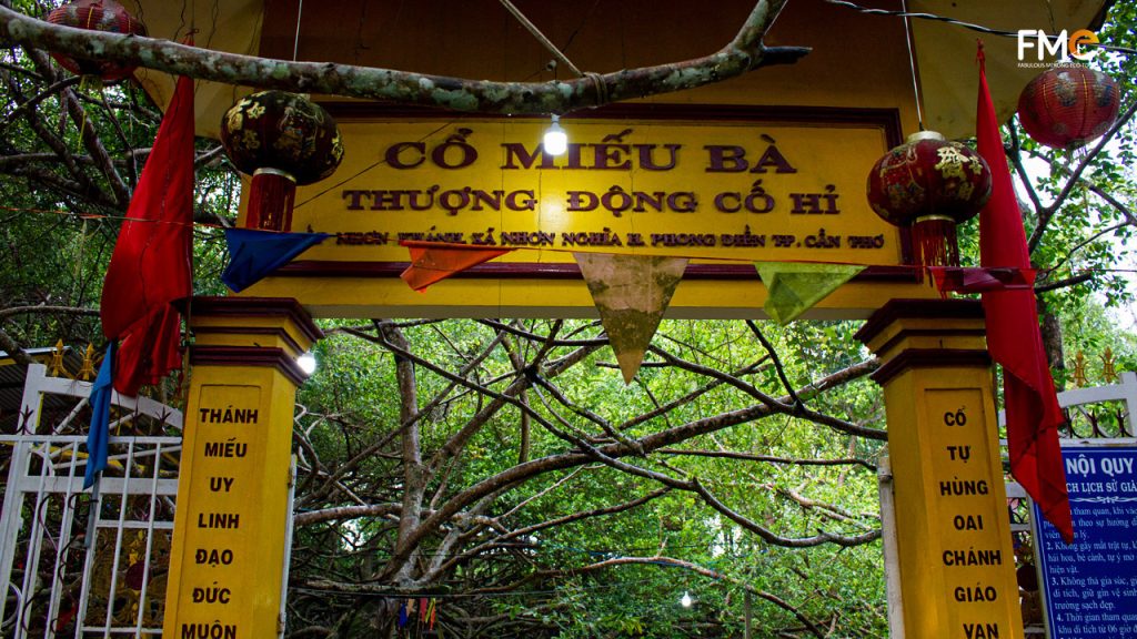 Sign of temple in Gian Gua