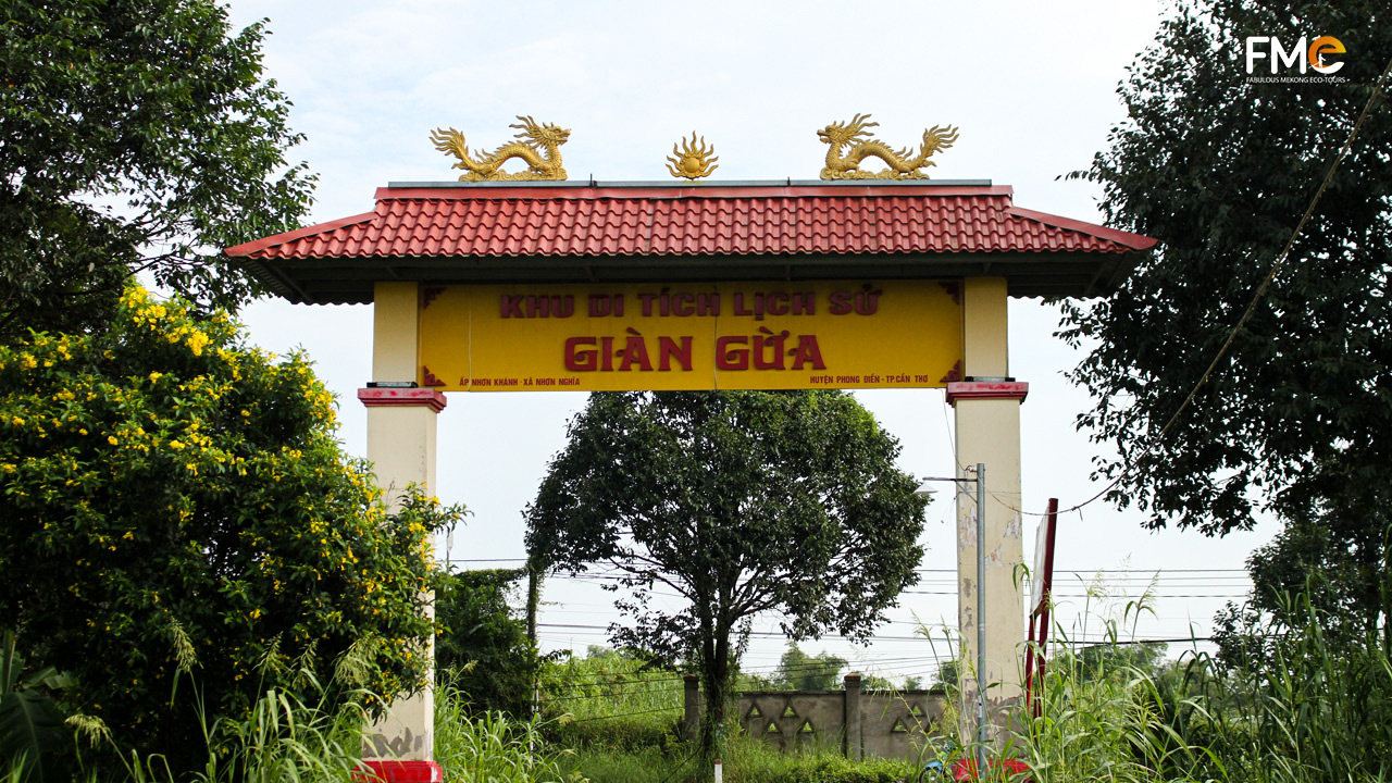 Welcome gate in Gian Gua relic