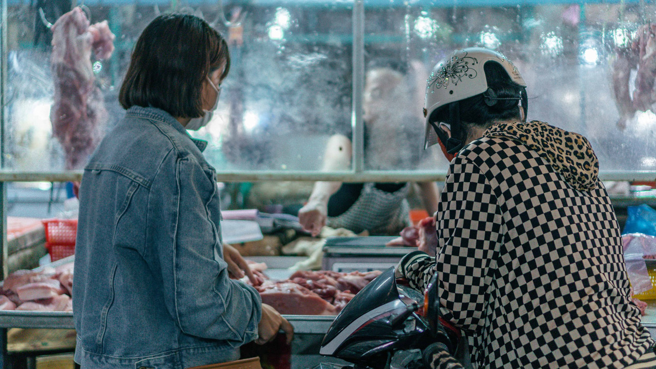 People buy meat at Can Tho Tet market