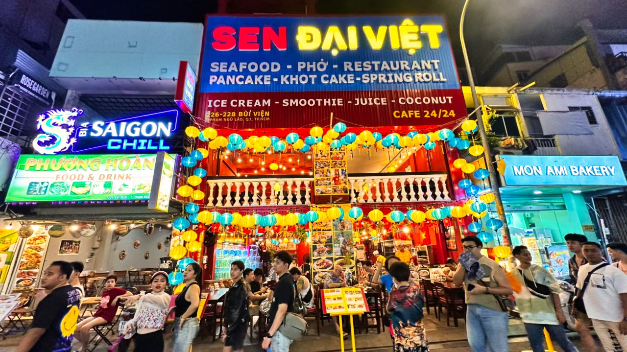 Sen Dai Viet restaurant in Bui Viet street