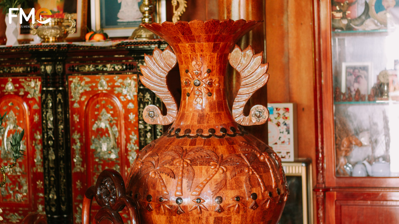 Coconut wooden vase, indispensable decoration in the Coconut house