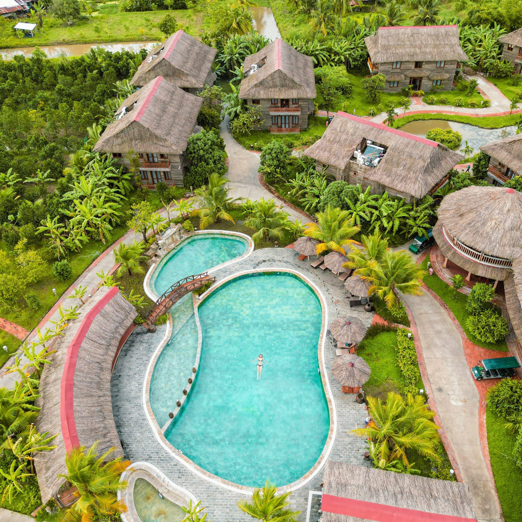 Infinity pool at Can Tho Ecolodge