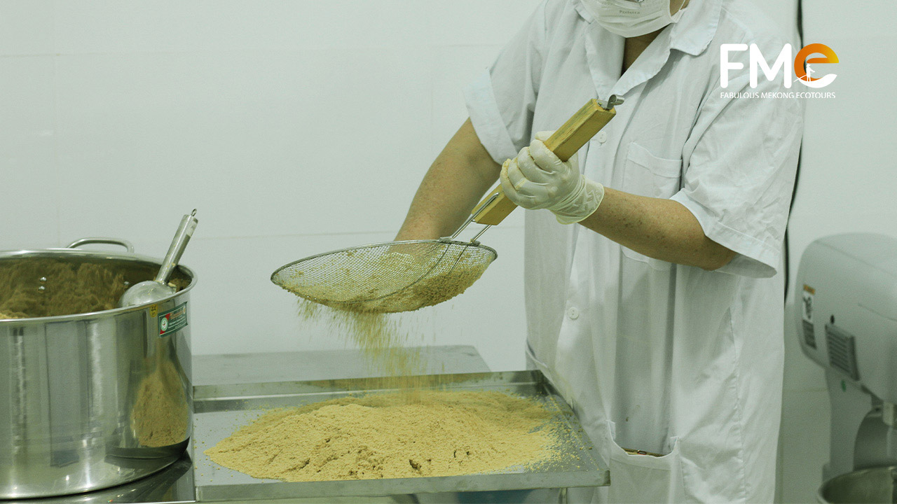 A woman is fitering the tea powders in local herbal tea factory