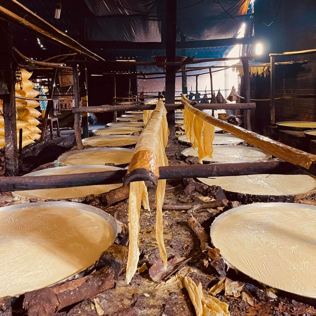 Steaming tofu skin Vinh Long Tofu skin craft village - Photo by Huang Long