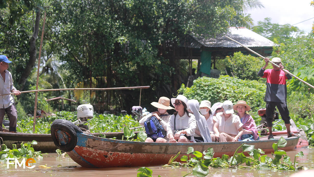 Tourists on boat at Son Islet