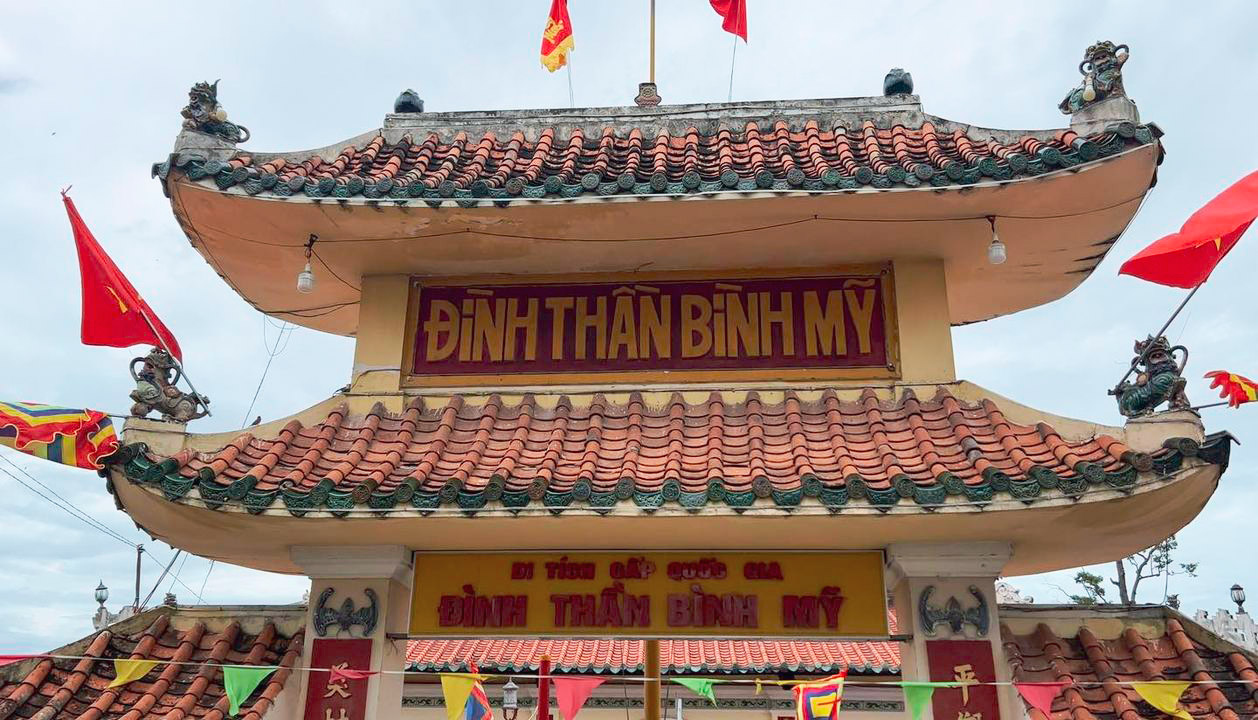 Binh My Temple Gate