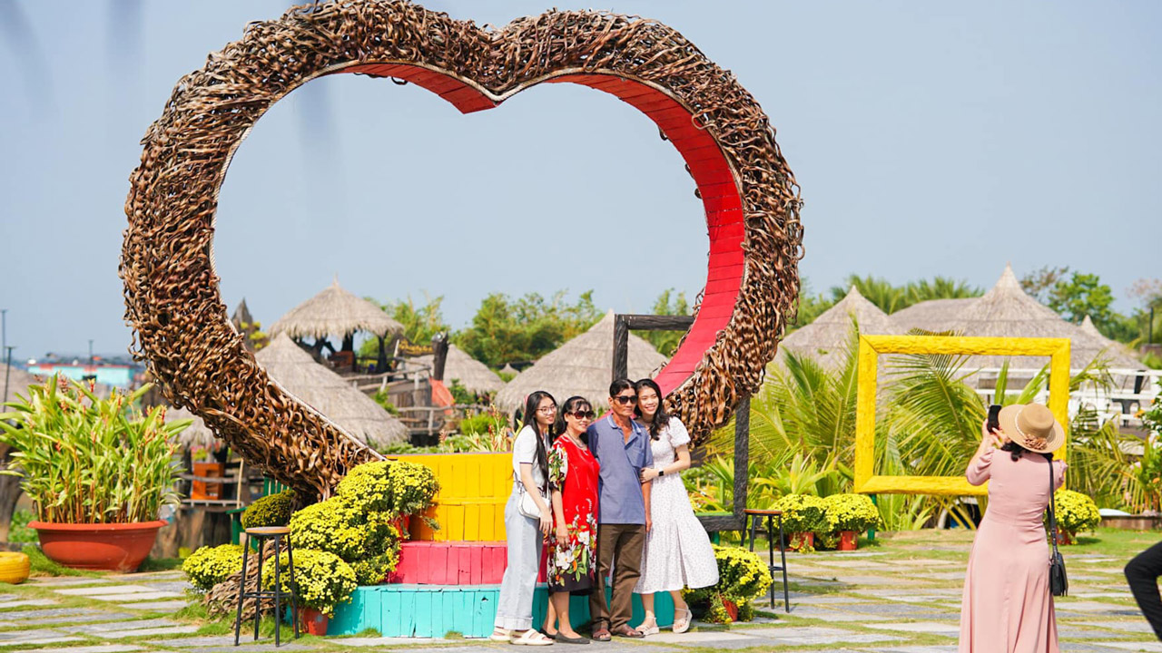 Tourists check in with heart-shaped miniatures at Con En Lugar eco-tourism area in An Giang