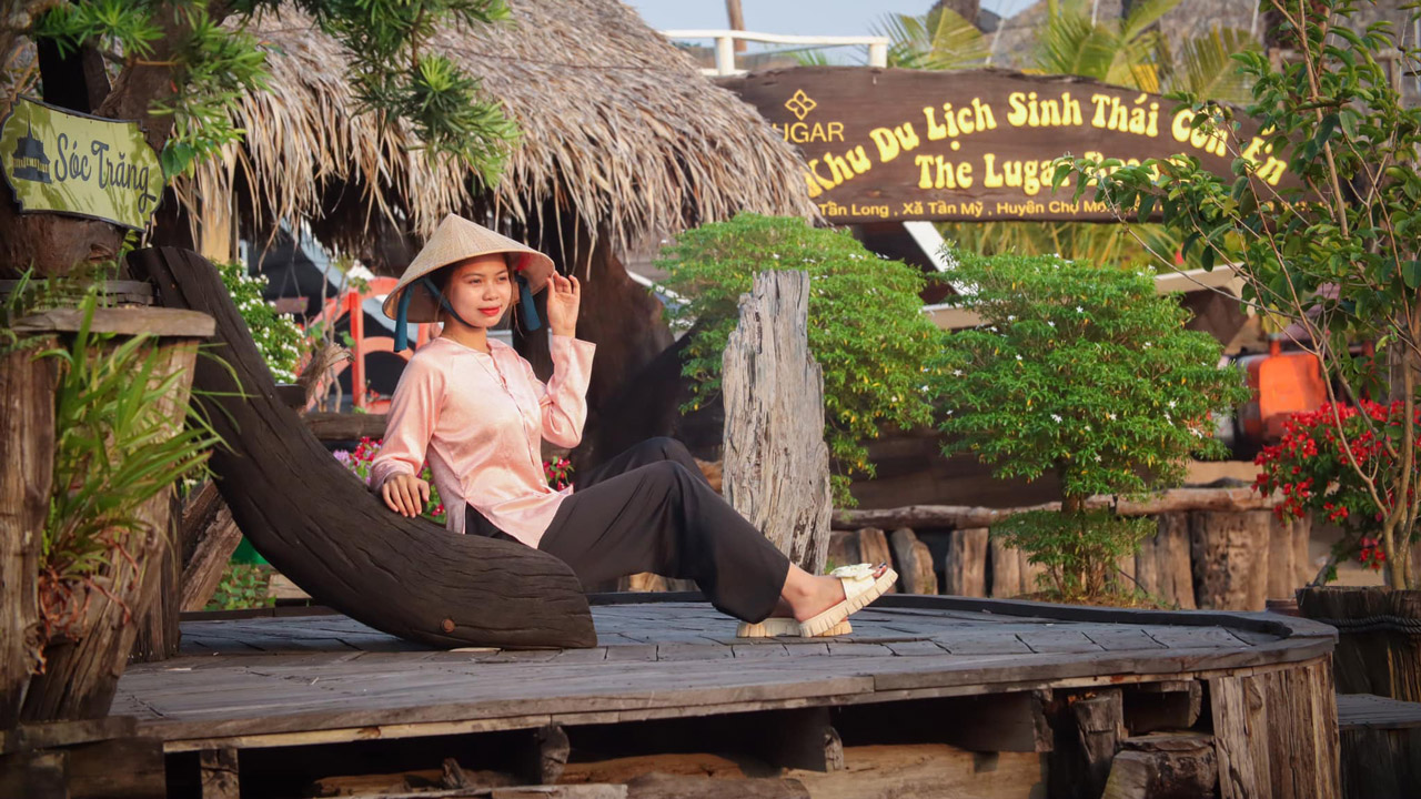 Tourists wearing Ao Ba Ba costumes at Con En Lugar eco-tourism area in An Giang