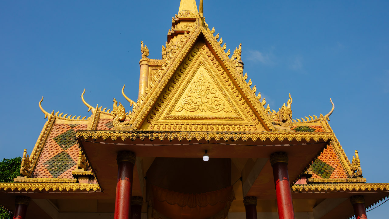 K'bach patterns decorate the domes of temple architecture