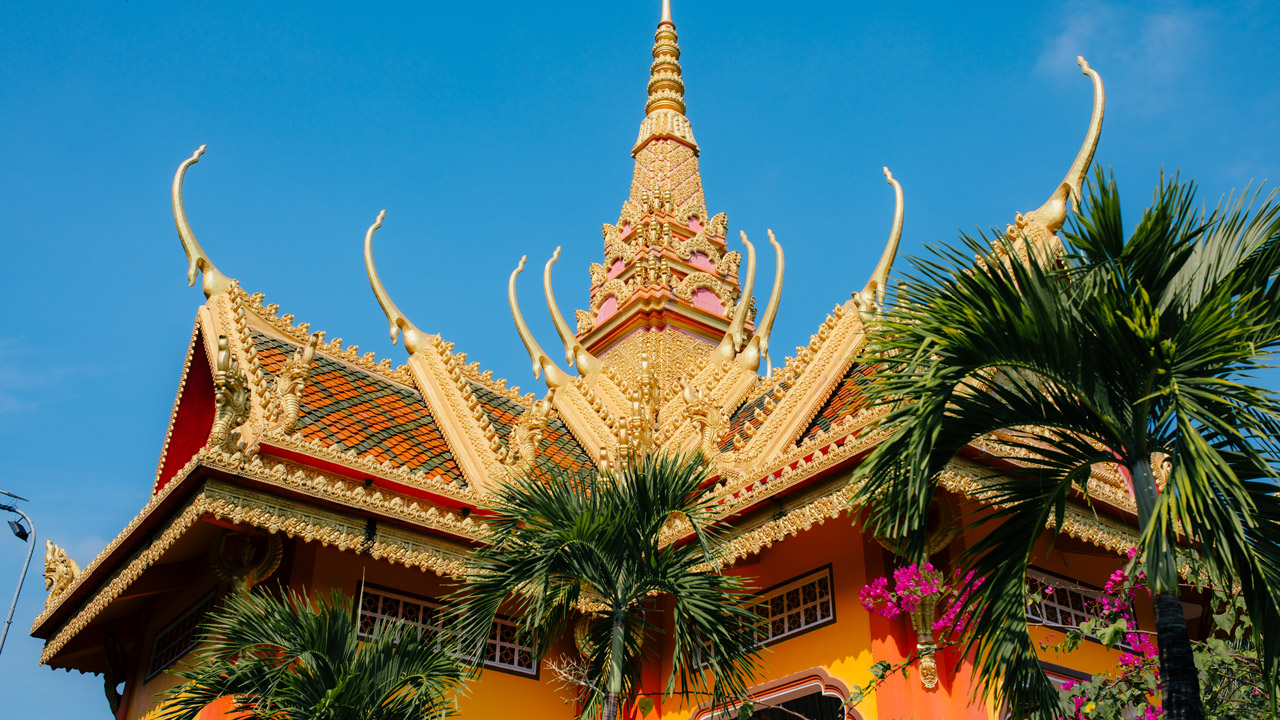 Roof architecture of the main hall of Ta Pa Pagoda