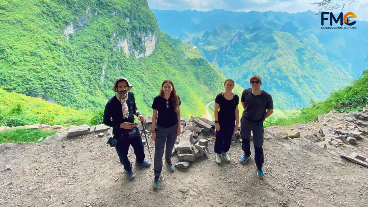 Spectacular views from White Cliff on the iconic Ma Pi Leng Pass, showcasing rugged mountains and serene valleys