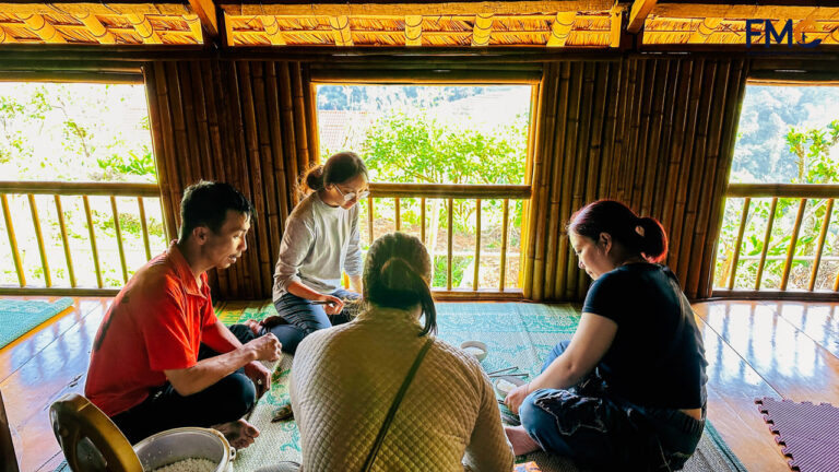 Enjoying a traditional meal with Dao locals in Tây Côn Lĩnh, Hà Giang – a unique cultural experience during the trekking journey