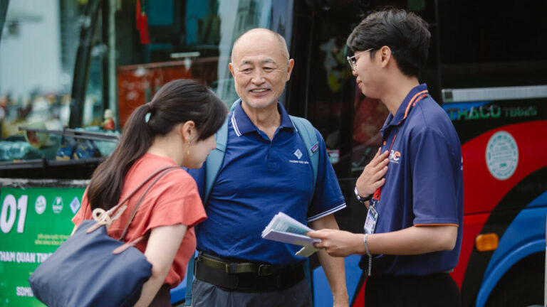 The tour guide at FME Travel assisted in checking the location for Professor Tanaka Yuji - Chief Advisor of the JICA-CTU TC 2 Project, and Ms. Mai Nakamaru - Representative of the JICA Vietnam Office