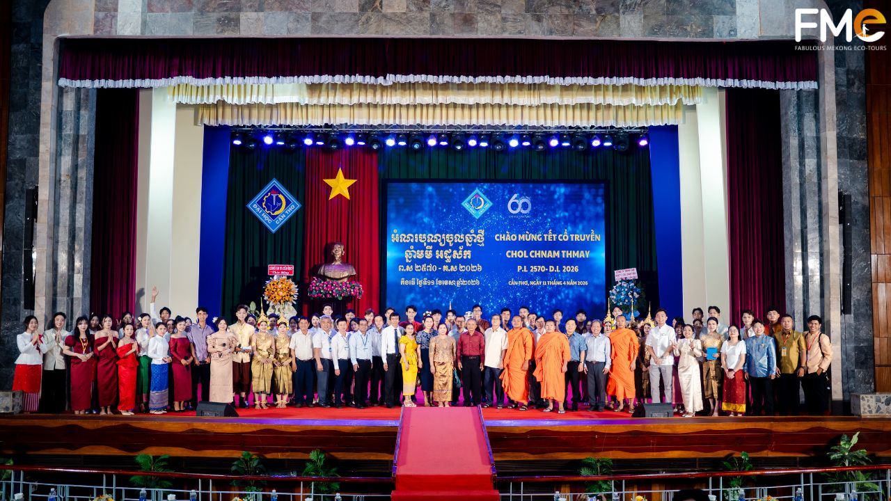 Chol Chnam Thmay 2026 cultural procession at Can Tho University with students in traditional Khmer costumes carrying offerings